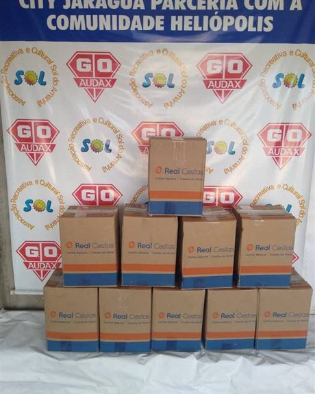 Cestas básicas preparadas para entrega em ação com a comunidade de Heliópolis.