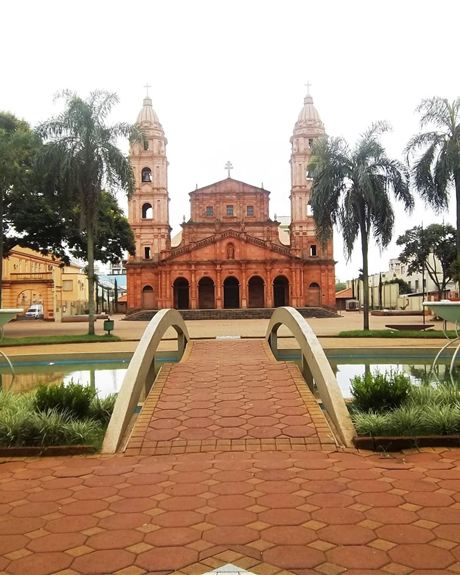 Praça Pinheiro Machado e a Catedral de Jundiaí