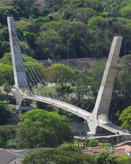 Passarela sobre o rio Piracicaba